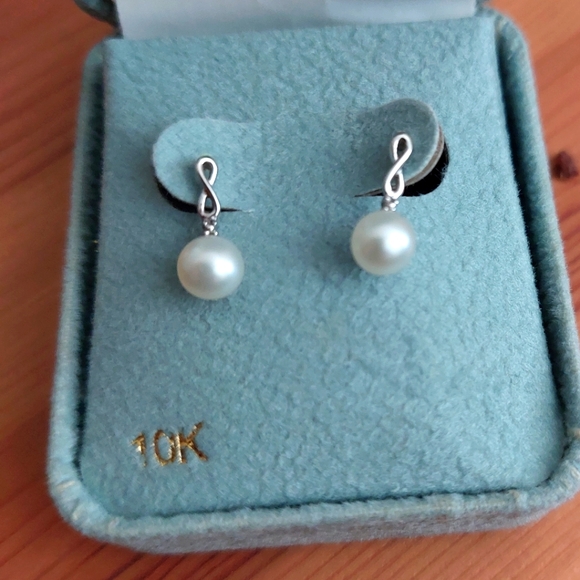 **SOLD**10k white gold white pearl earrings - Picture 1 of 2